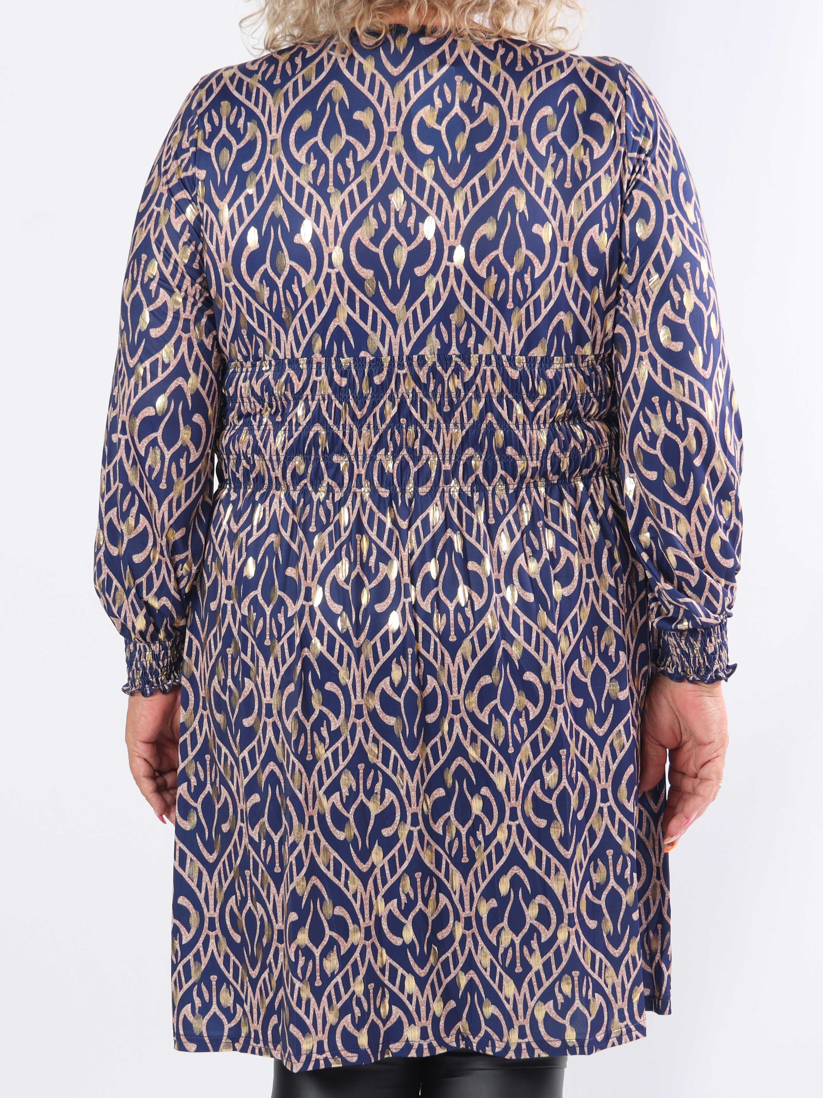 Pams Boho Short L/S - Mönstrad klänning med resår i skrynkelfritt tyg i plus size